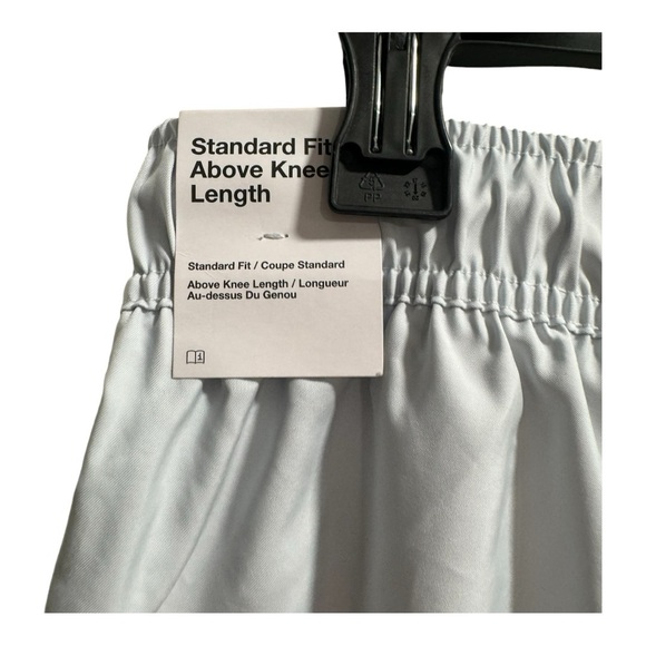 Men’s Nike Standard Fit Above the Knee Length Shorts, size Large, Silver - Picture 3 of 6